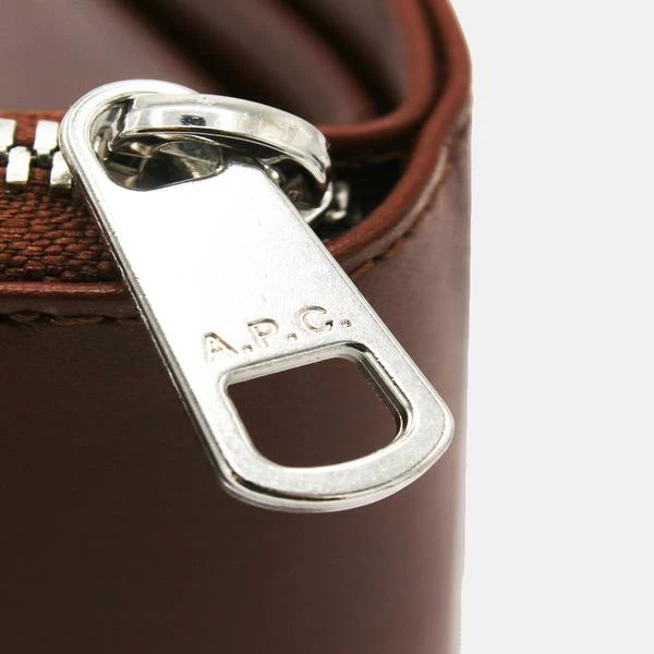 A.P.C. Emmanuel Compact Wallet Guitaire Noisette 5 A.P.C. Emmanuel Compact Wallet Guitaire Noisette